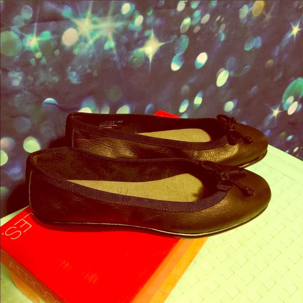Brand NEW Comfortable & Stylish Flats in Black
